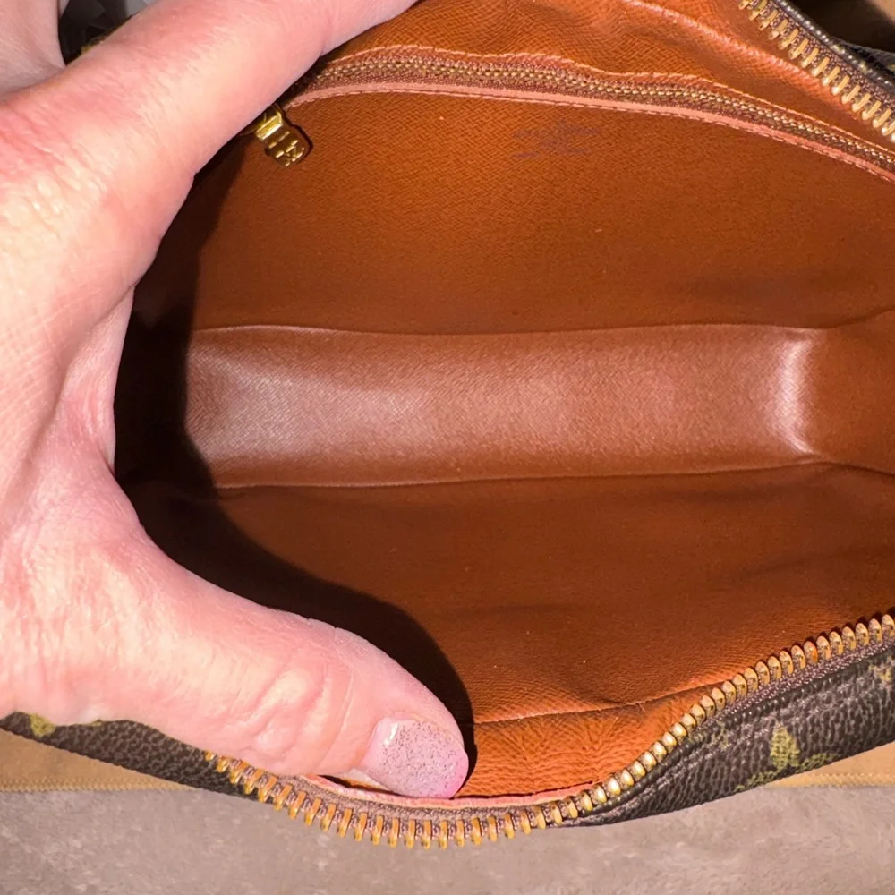 Louis Vuitton Black and Brown Monogram Messenger Bag - Picture 6 of 8